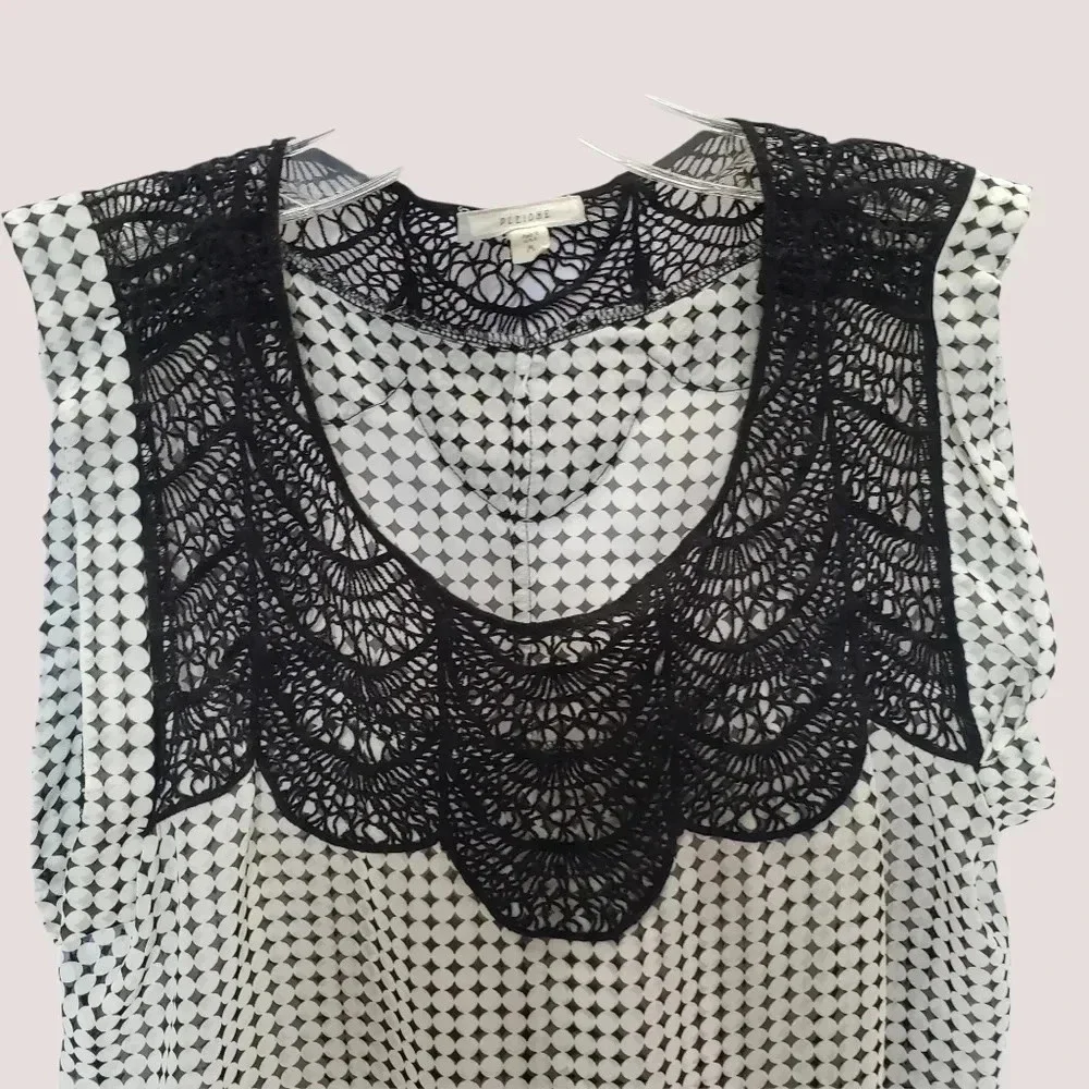 Pleione  White blk Polka Dot Crochet Knit Accent Blouse